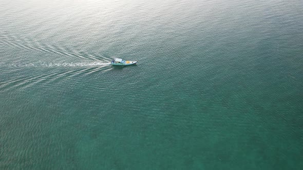 Traditional Boat on tropical Beach alt