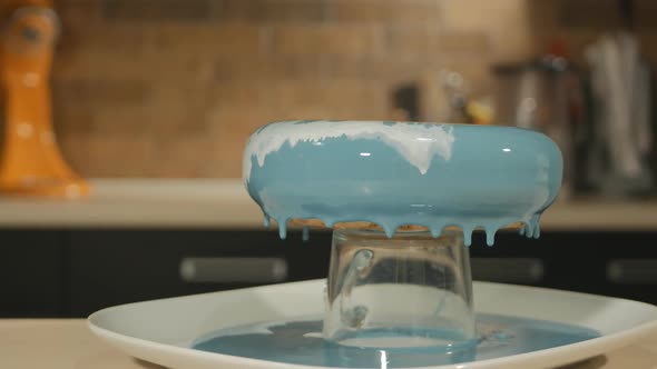 Making a Cake Filled with Blue Mirror Glaze
