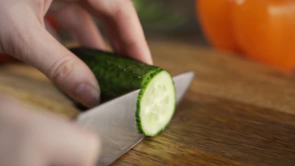 Preparing Healthy Vegan Salad with Tomatoes alt