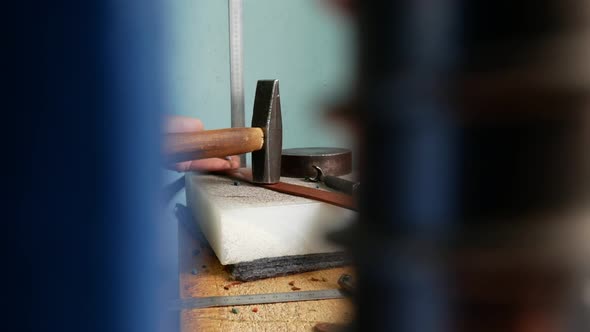 Leather Master Makes Holes in Leather for Fittings, Rivets, Install Accessories in Leather. Using a alt