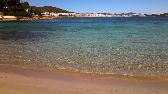Calo de s'Alga beach in Ibiza, Spain alt