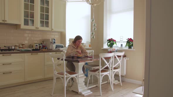 Woman Eating Fast Food alt