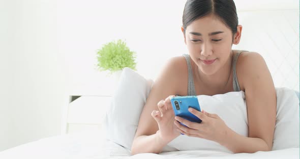 Young girl using smartphone alt