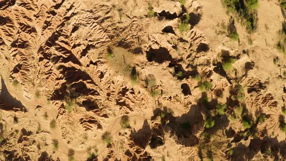Aerial shot of the Tatacoa Desert during midday, turning Clockwise. alt