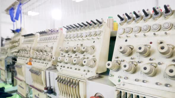 Modern Sewing Machines for Cotton in a Fabric Factory alt
