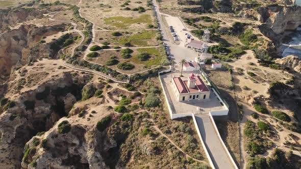 Ponta da Piedade lighthouse, stone tower of masonry with attached keeper's house alt