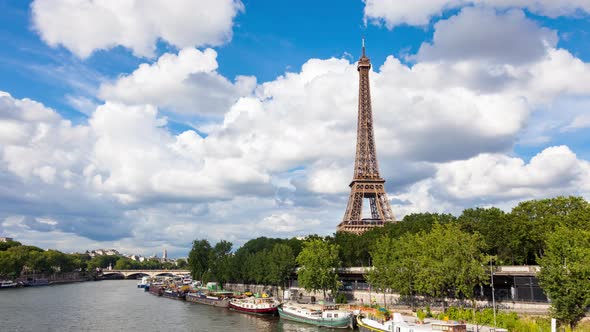 4K UHD timelapse of the Eiffel Tower - La tour Eiffel in Paris France