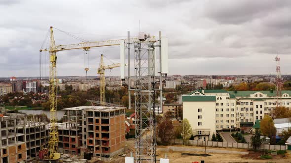 4G and 5G telecommunications tower cellular network antenna on the roof of a building. alt