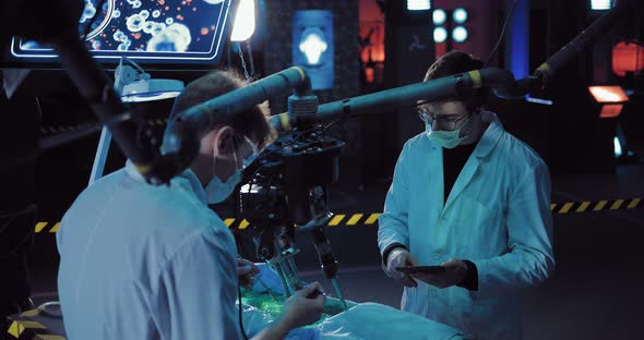 Young Scientists Do an Autopsy of a Space Alien alt