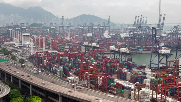Timelapse Hong Kong Industrial District with Port in Harbour alt