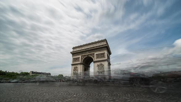Arch of Triumph (Slow shutter timelapse) alt