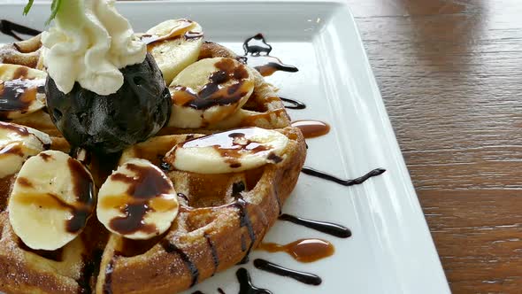 Waffle with ice cream alt