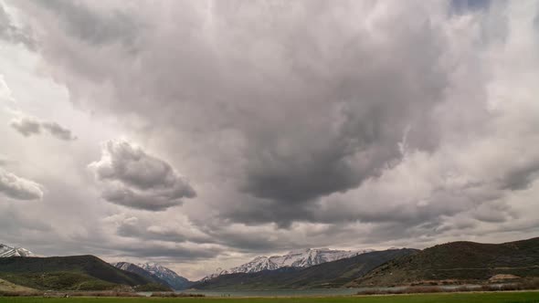 Timelapse of thick clouds moving over Deer Creek Reservoir alt