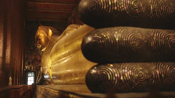 Thailand Enormous Gold Reclining Buddha, Large Buddhist Statue at Temple of the Reclining Buddha in alt