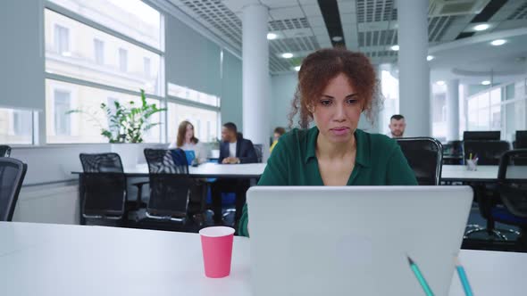Black Business Woman Working on Laptop in Open Space Office alt