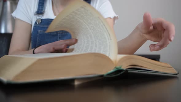 Novel Page Turning alt