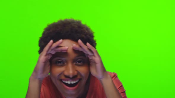 African Woman with Front of the Camera and Doing Knock Knock Gesture. Chroma Key alt