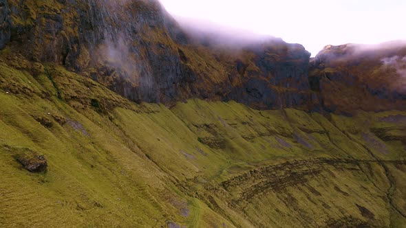 The Dramitic Mountains Surrounding the Gleniff Horseshoe Drive in County Sligo - Ireland alt