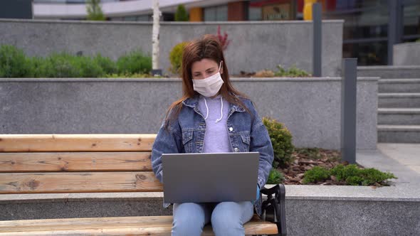 Young Business Woman Wearing Medical Gloves and Face Mask Communicating alt