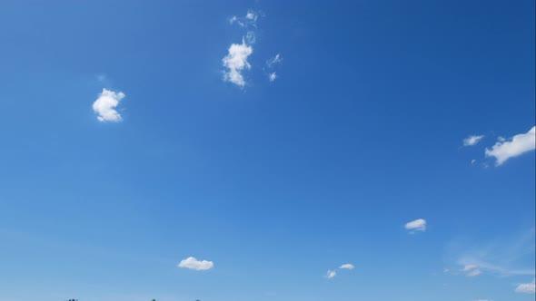 Time lapse of white cloud moving pass around sky background alt