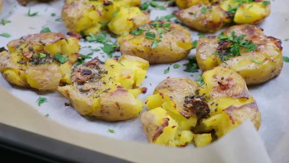 Baked smashed potatoes with herbs alt