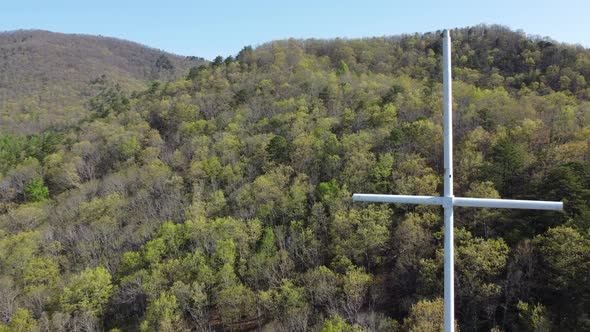 Blue Ridge Mountains cross in springtime near Ridgecrest in Asheville alt