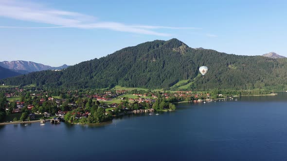 Aerial view of hot-air balloon above lake Tegernsee and Rottach-Egern alt