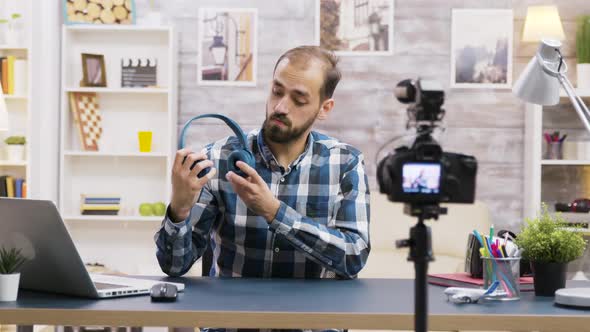 Famous Influencer Recording a Review of a Cool Headphones alt