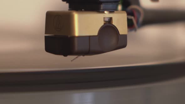 An old bakelite player is playing the first track with closer view. alt