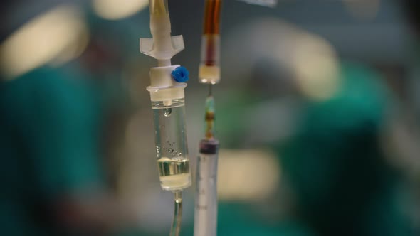 Packed Blood And Fresh Frozen Plasma To Resuscitate Patient During Operation alt