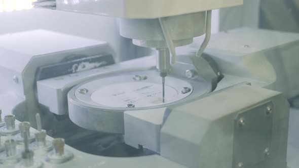 Dental Drilling Machine with a Rotating Burr alt