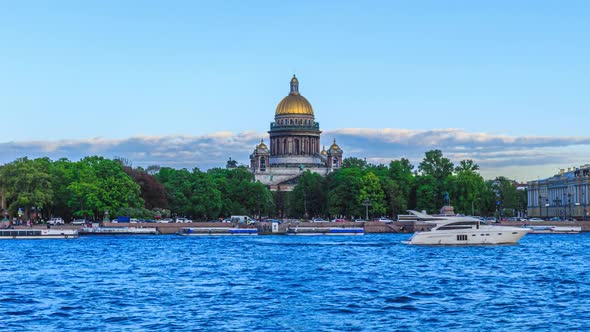 timelapse view of St. Isaac's Cathedral across the neva river. travel, lifestyle. alt