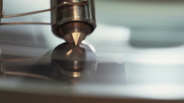 Polishing of a large diamond by automatic machine alt