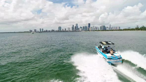 Boat in Miami traveling at fast speeds towards downtown Miami alt
