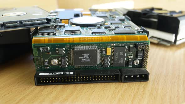 Winchesters Electronic Storage Devices for Information alt