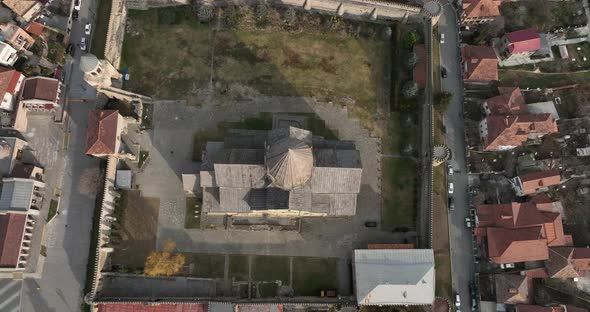 Aerial view of Orthodox Svetitskhoveli Cathedral in Mtskheta, Georgia alt