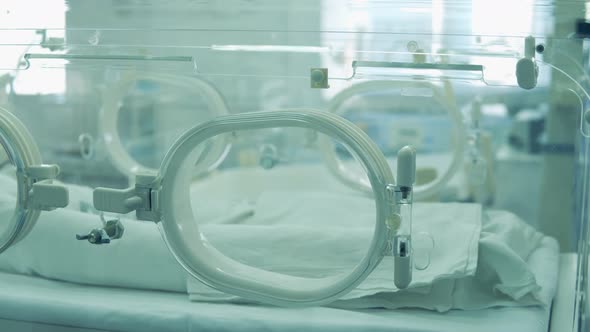 Newborn Box at a Clinic. alt