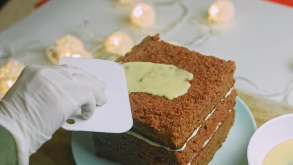 I Spread the Cream on the Square Baking Cakes alt