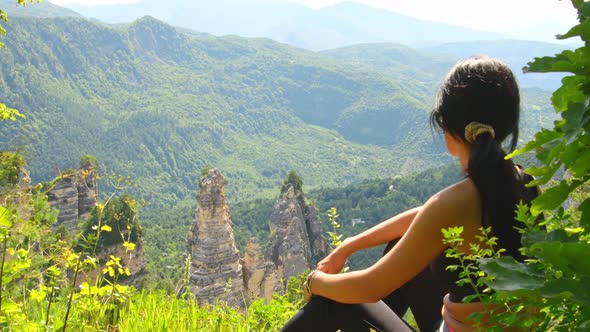 Tourist Enjoy Sairme Pillars Panorama alt