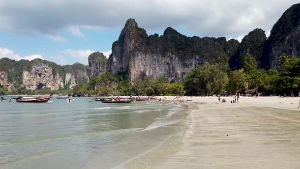 People relaxing on the beach of Railay Beach in AO Nang in Thailand alt