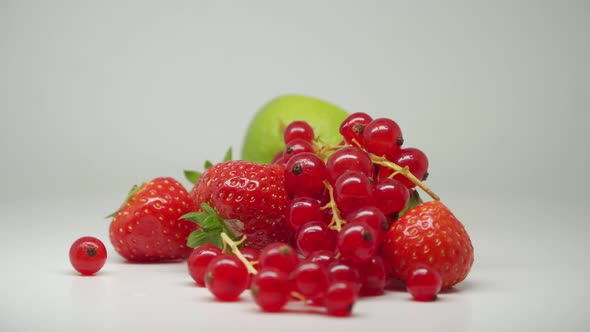 Strawberries, Lime And Red Currant - Set Of Fruits In A Turntable With White Background - Close Up S alt