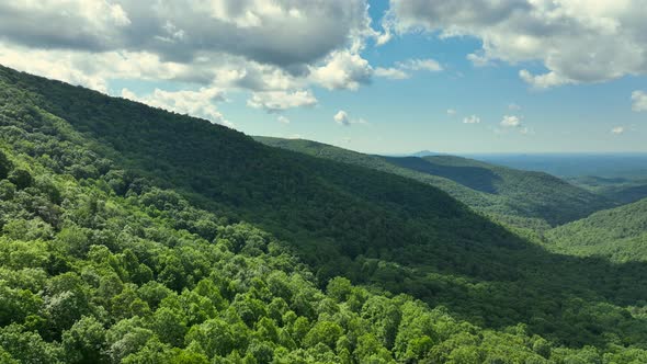 Aerial view of mountains along Blood Mountain, Georgia alt