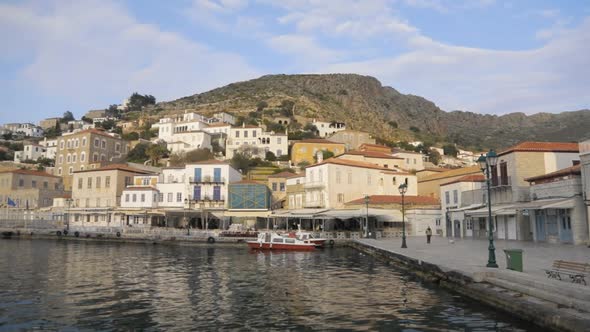 Panoramic view of the island Hydra alt