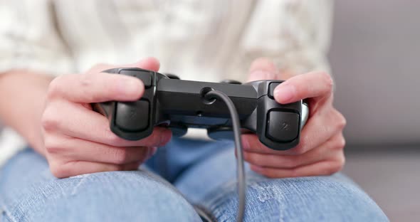 Play video game  alt