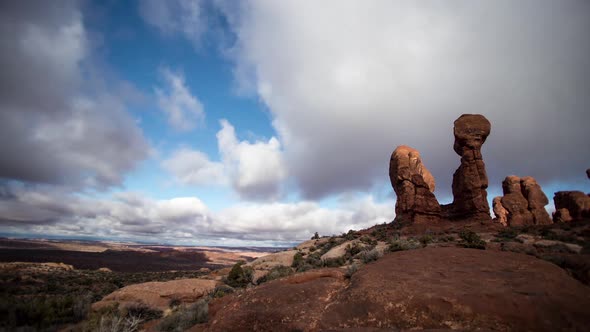 Timelapse in Arches National Park with Clouds moving alt
