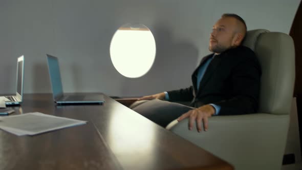 Jet Shaking in the Air alt