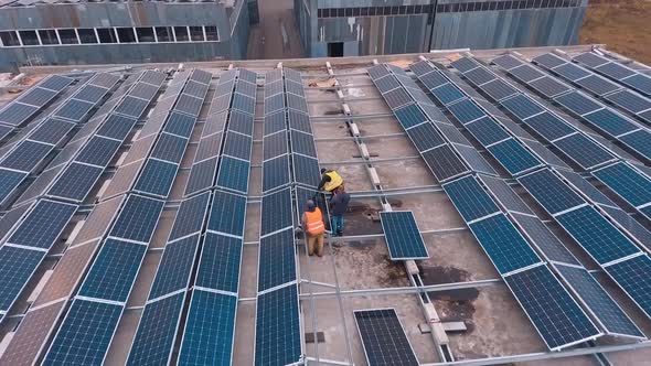 Installing solar panels on the foof of plant or factory. Additional source of electricity.  alt