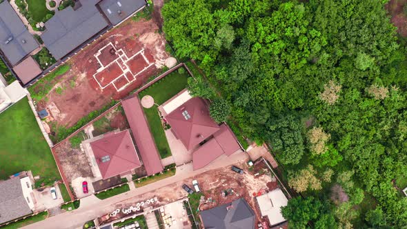 Neighborhood Housing with Premium Class alt