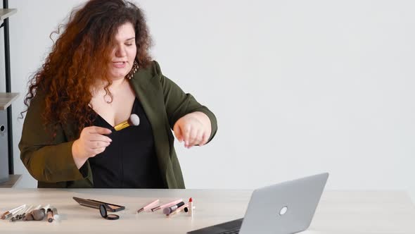 Beauty Blog Plus Size Woman Cosmetic Expert alt