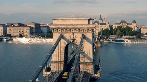 Chain Bridge Over the Danube in Budapest alt